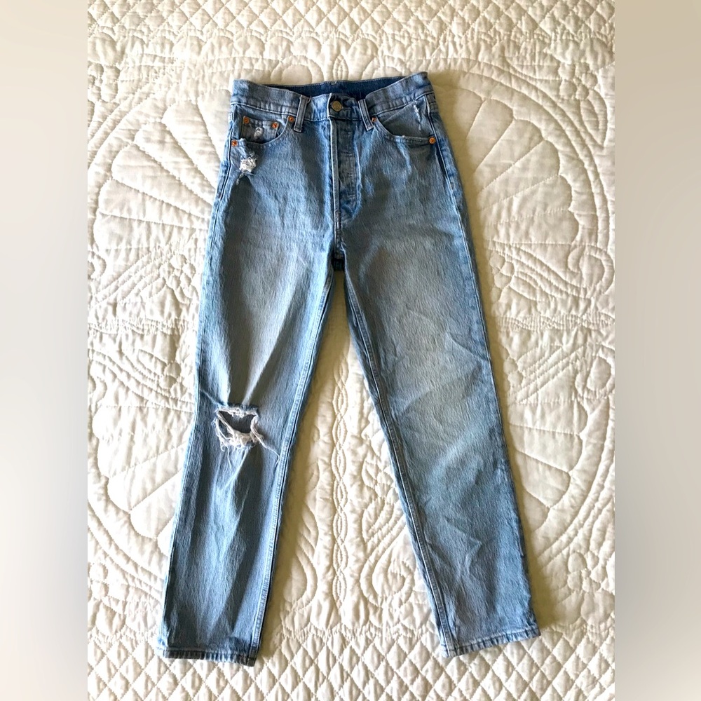 GAP high rise cheeky straight jeans in light wash. Size 27/4